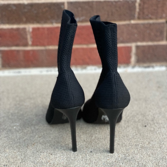 Charles by Charles David. - Picture 3 of 5